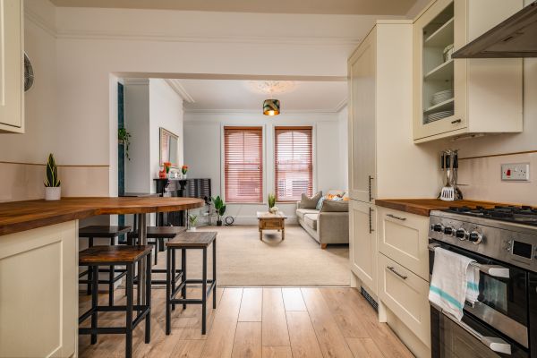 Starting and Scaling a Rent to Serviced Accommodation (R2SA) Business Starting and Scaling a Rent to Serviced Accommodation (R2SA) Business